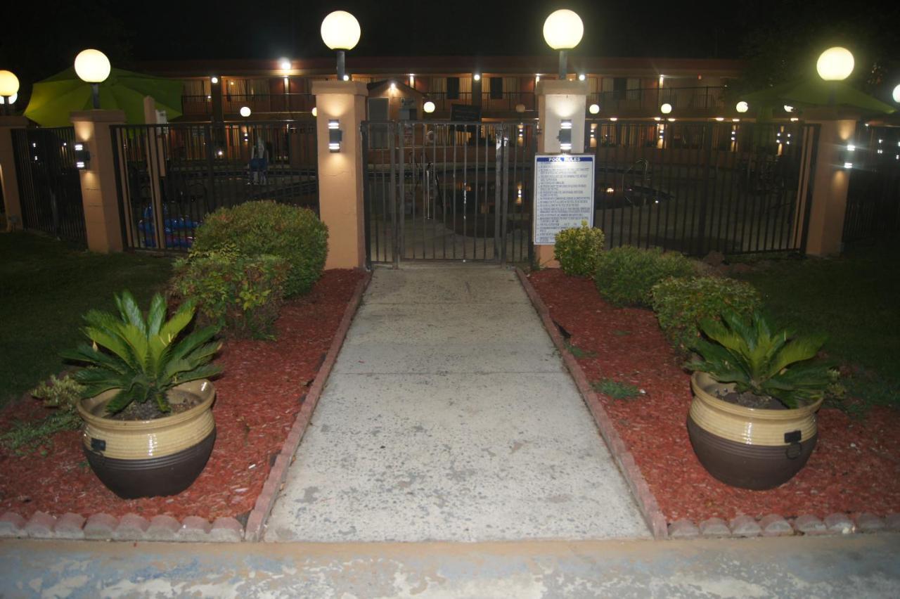 Days Inn By Wyndham Durham/Near Duke University Exteriör bild