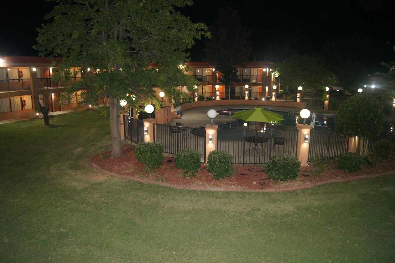 Days Inn By Wyndham Durham/Near Duke University Exteriör bild