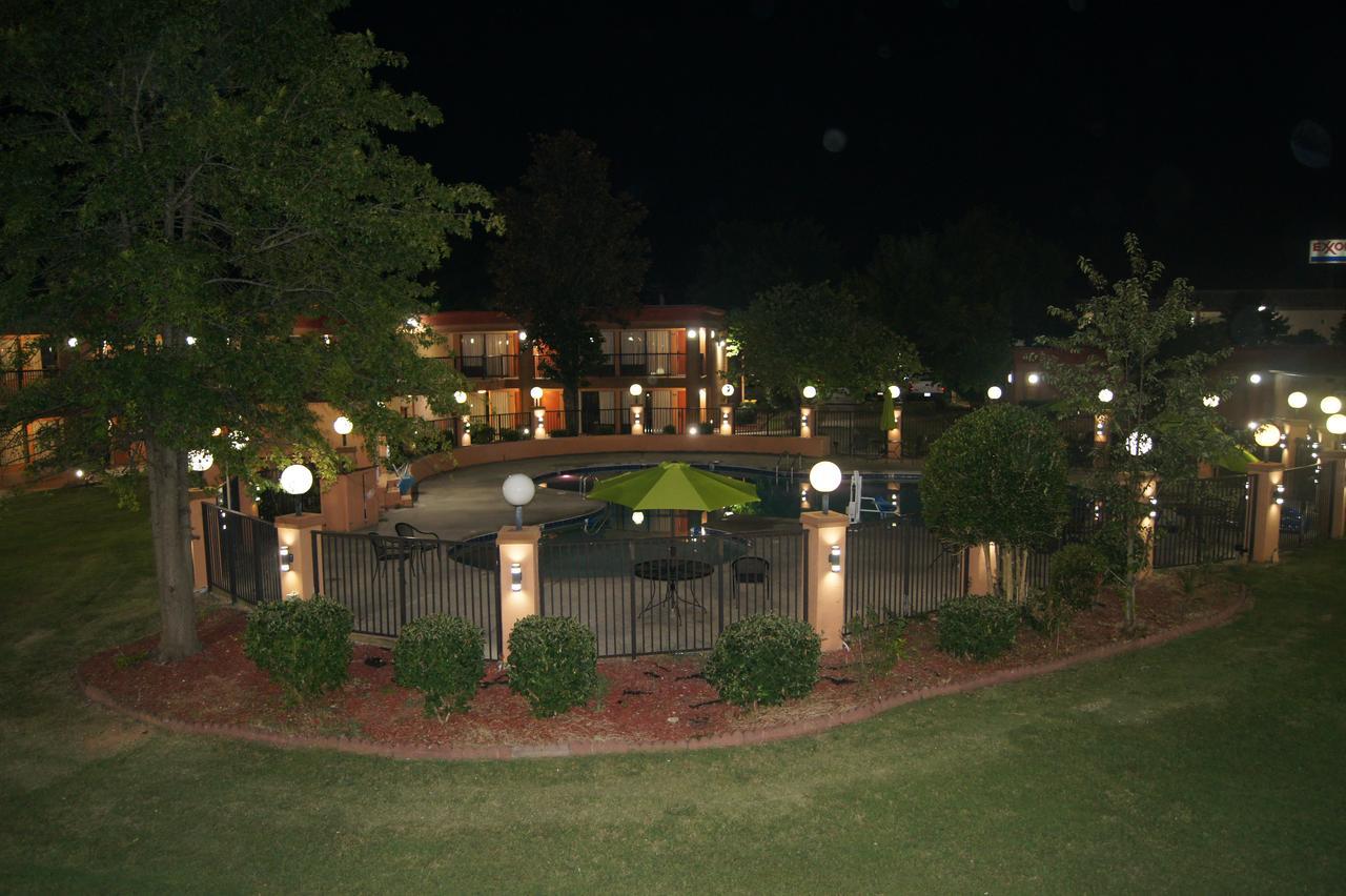 Days Inn By Wyndham Durham/Near Duke University Exteriör bild