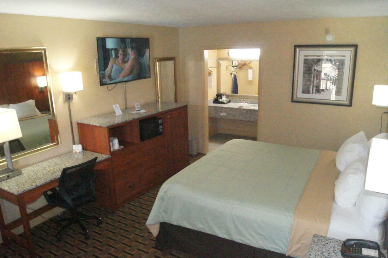 Days Inn By Wyndham Durham/Near Duke University Exteriör bild