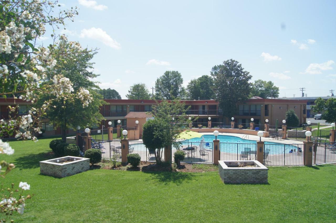 Days Inn By Wyndham Durham/Near Duke University Exteriör bild