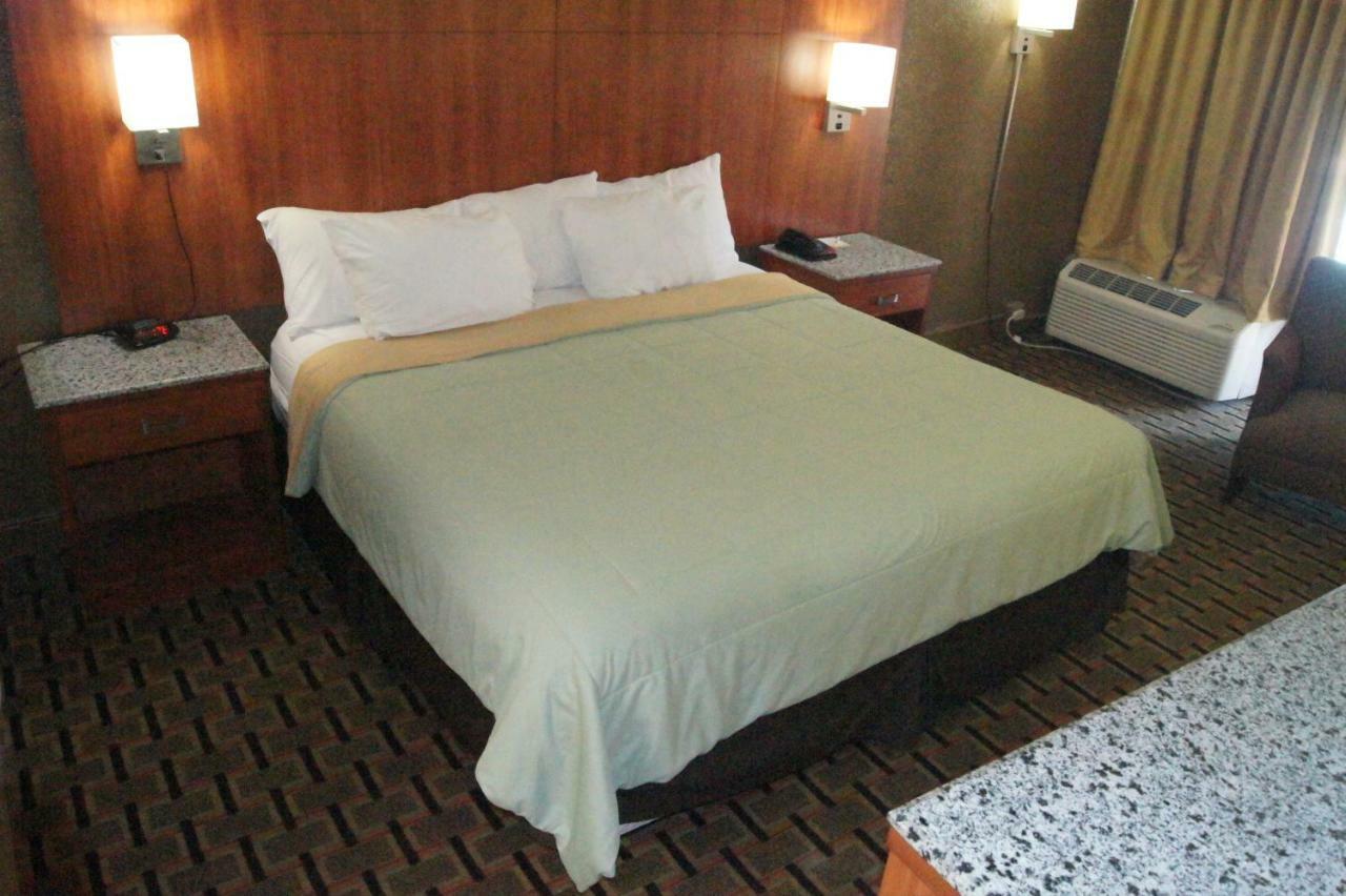 Days Inn By Wyndham Durham/Near Duke University Exteriör bild