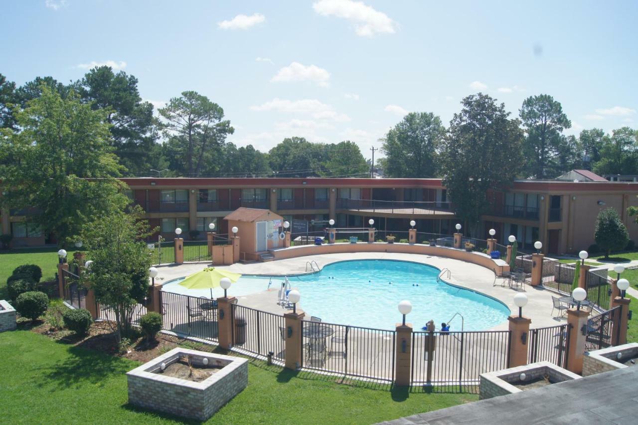Days Inn By Wyndham Durham/Near Duke University Exteriör bild