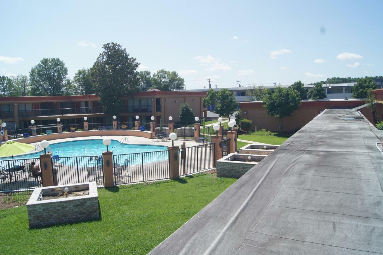 Days Inn By Wyndham Durham/Near Duke University Exteriör bild