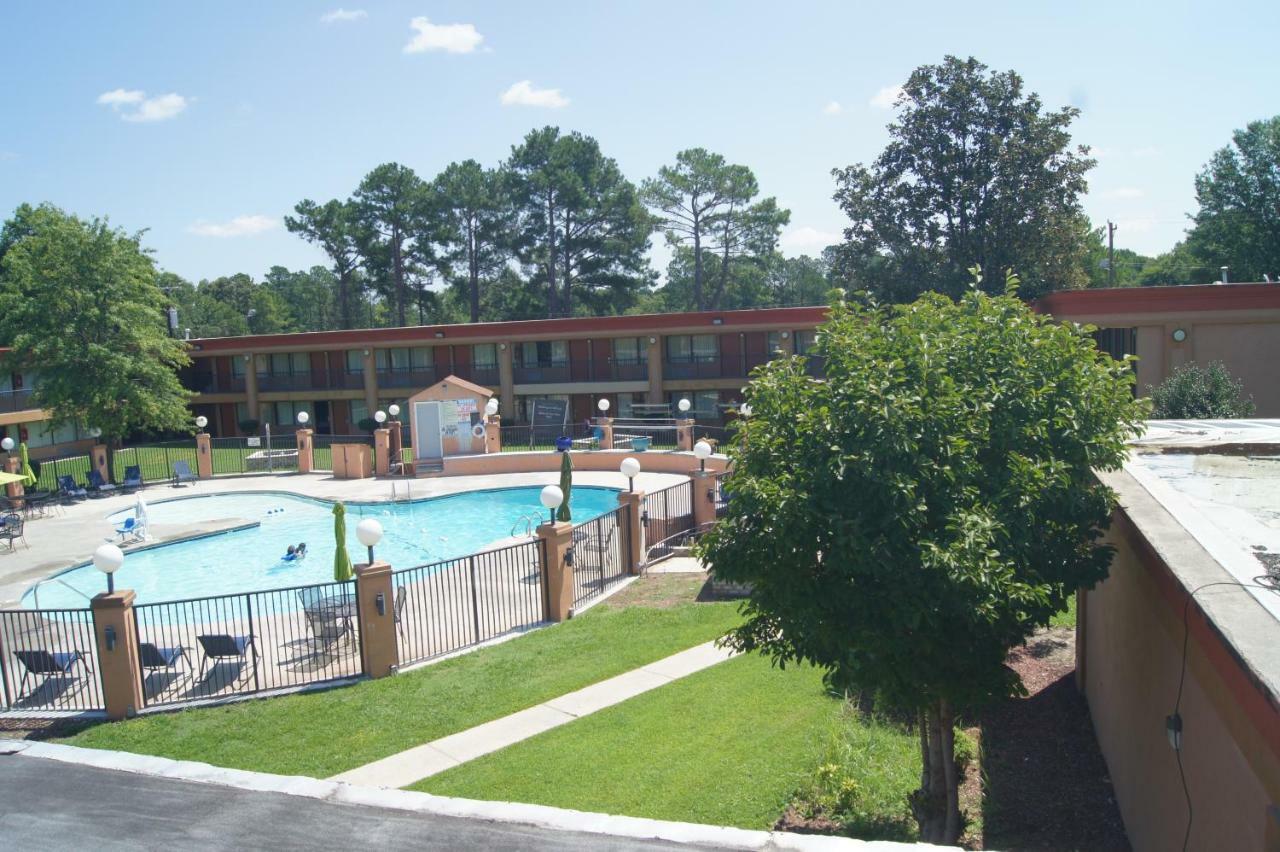 Days Inn By Wyndham Durham/Near Duke University Exteriör bild