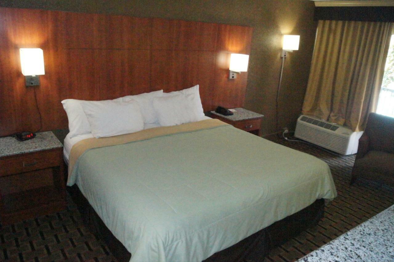 Days Inn By Wyndham Durham/Near Duke University Exteriör bild