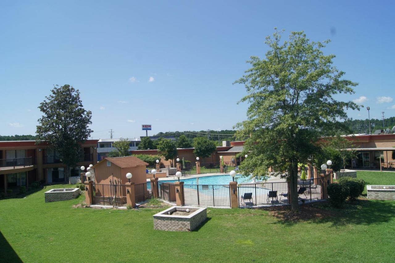 Days Inn By Wyndham Durham/Near Duke University Exteriör bild