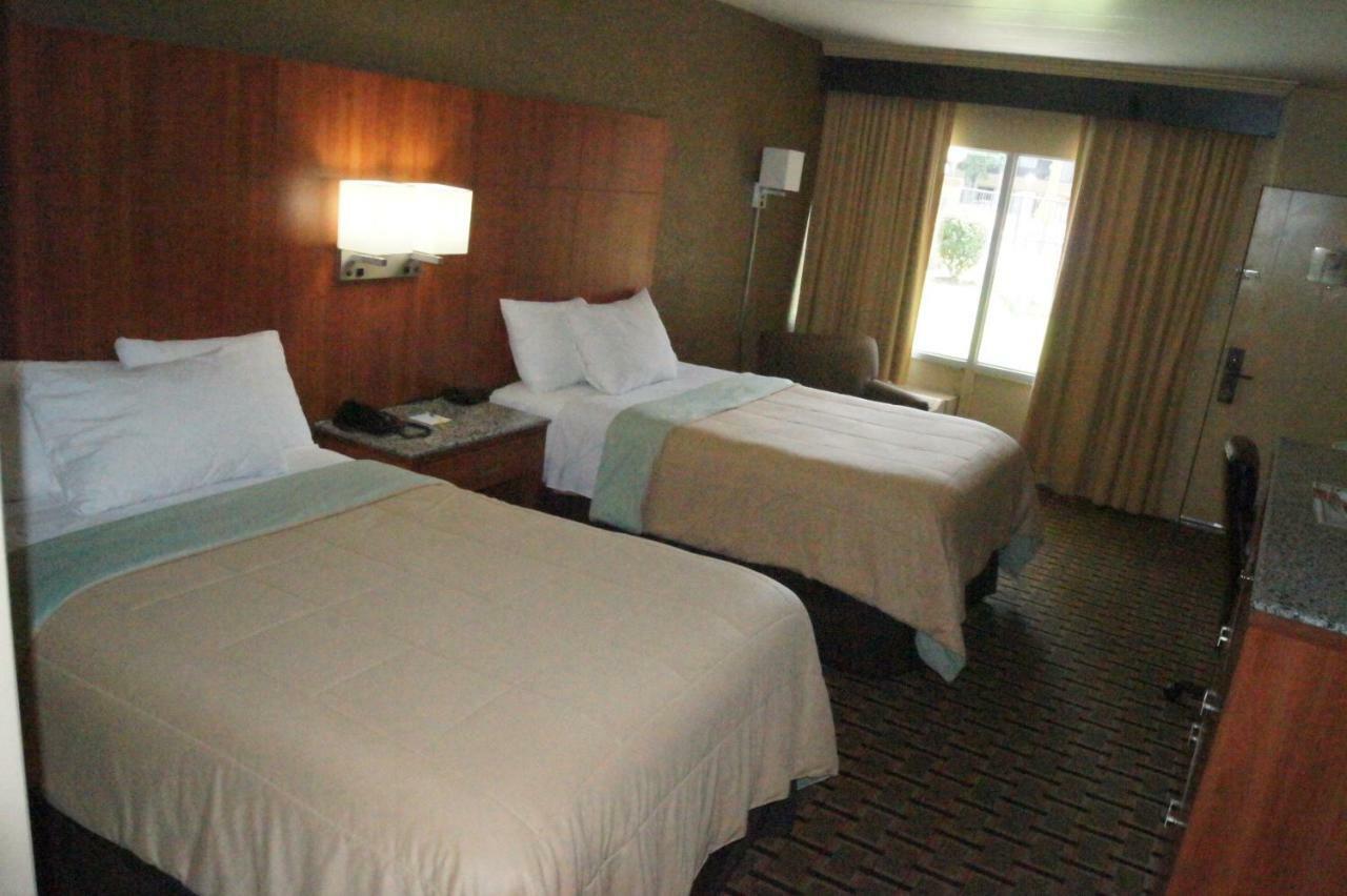 Days Inn By Wyndham Durham/Near Duke University Exteriör bild
