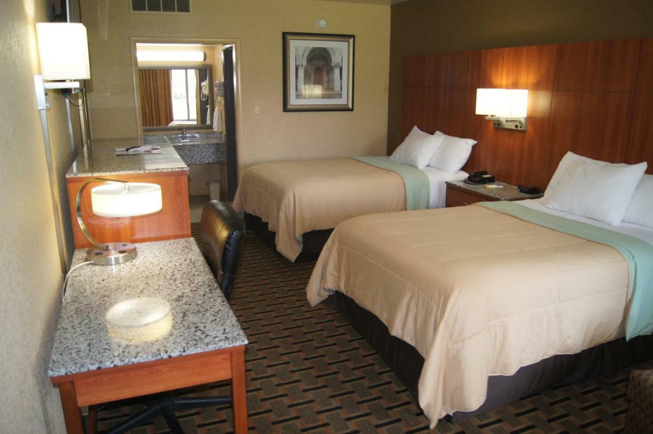 Days Inn By Wyndham Durham/Near Duke University Exteriör bild