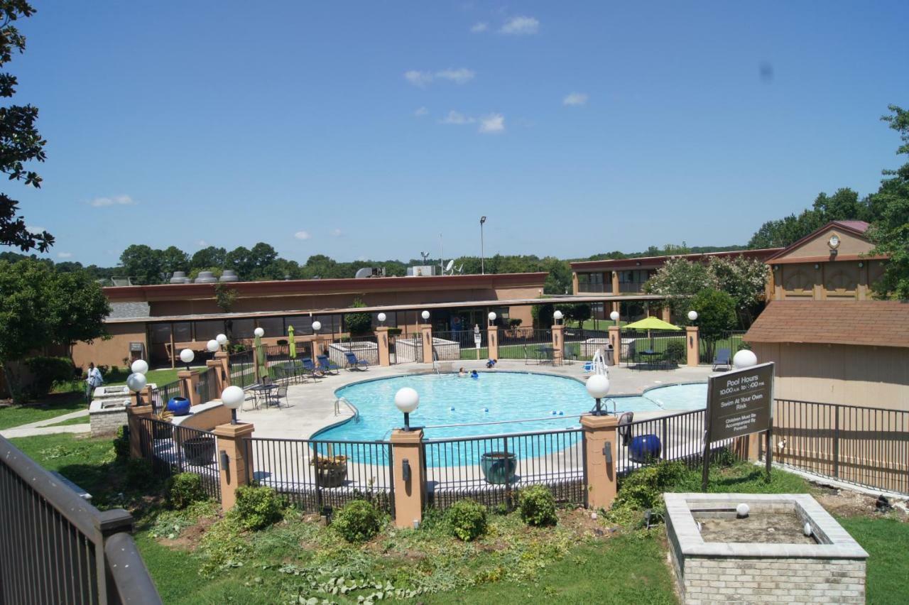 Days Inn By Wyndham Durham/Near Duke University Exteriör bild