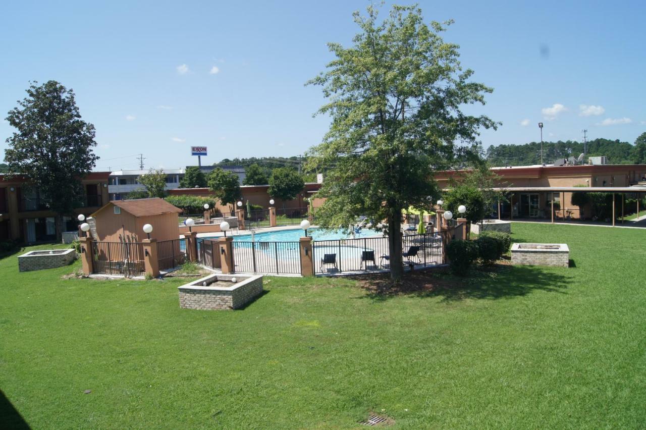 Days Inn By Wyndham Durham/Near Duke University Exteriör bild
