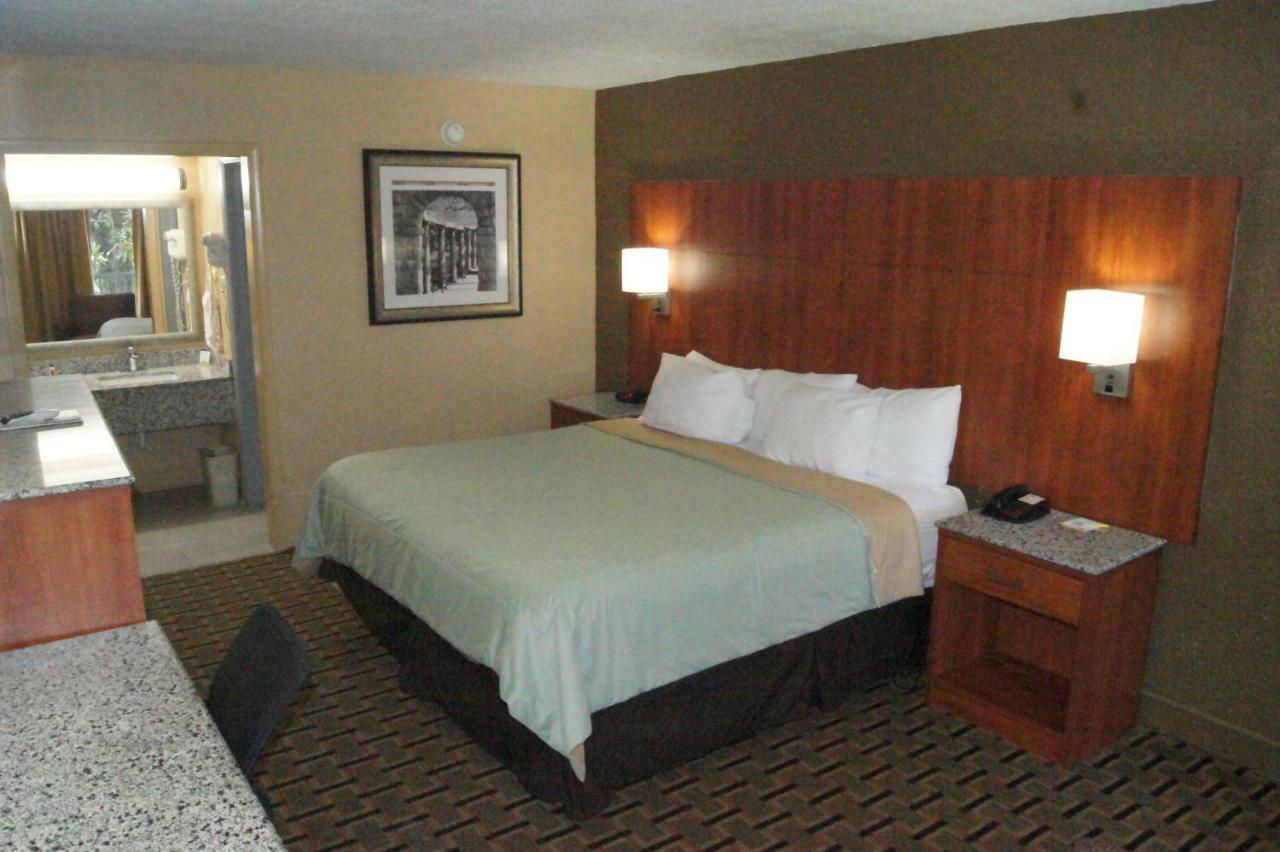 Days Inn By Wyndham Durham/Near Duke University Exteriör bild