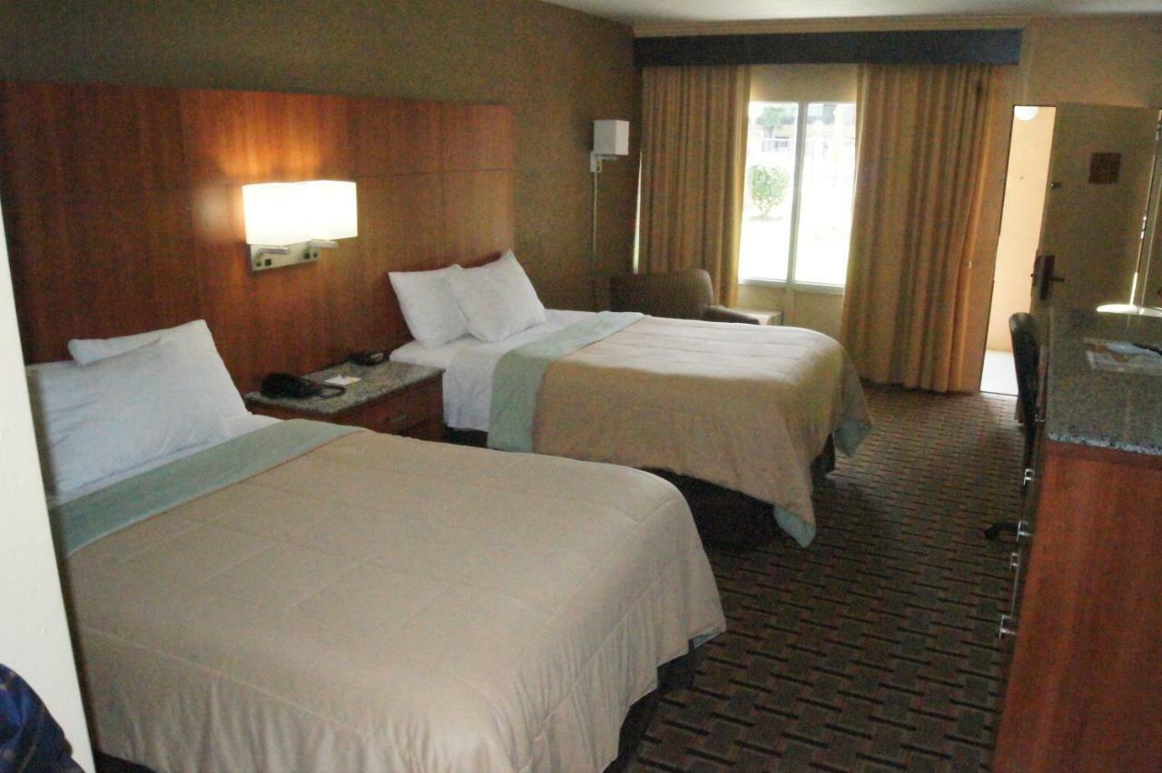 Days Inn By Wyndham Durham/Near Duke University Exteriör bild