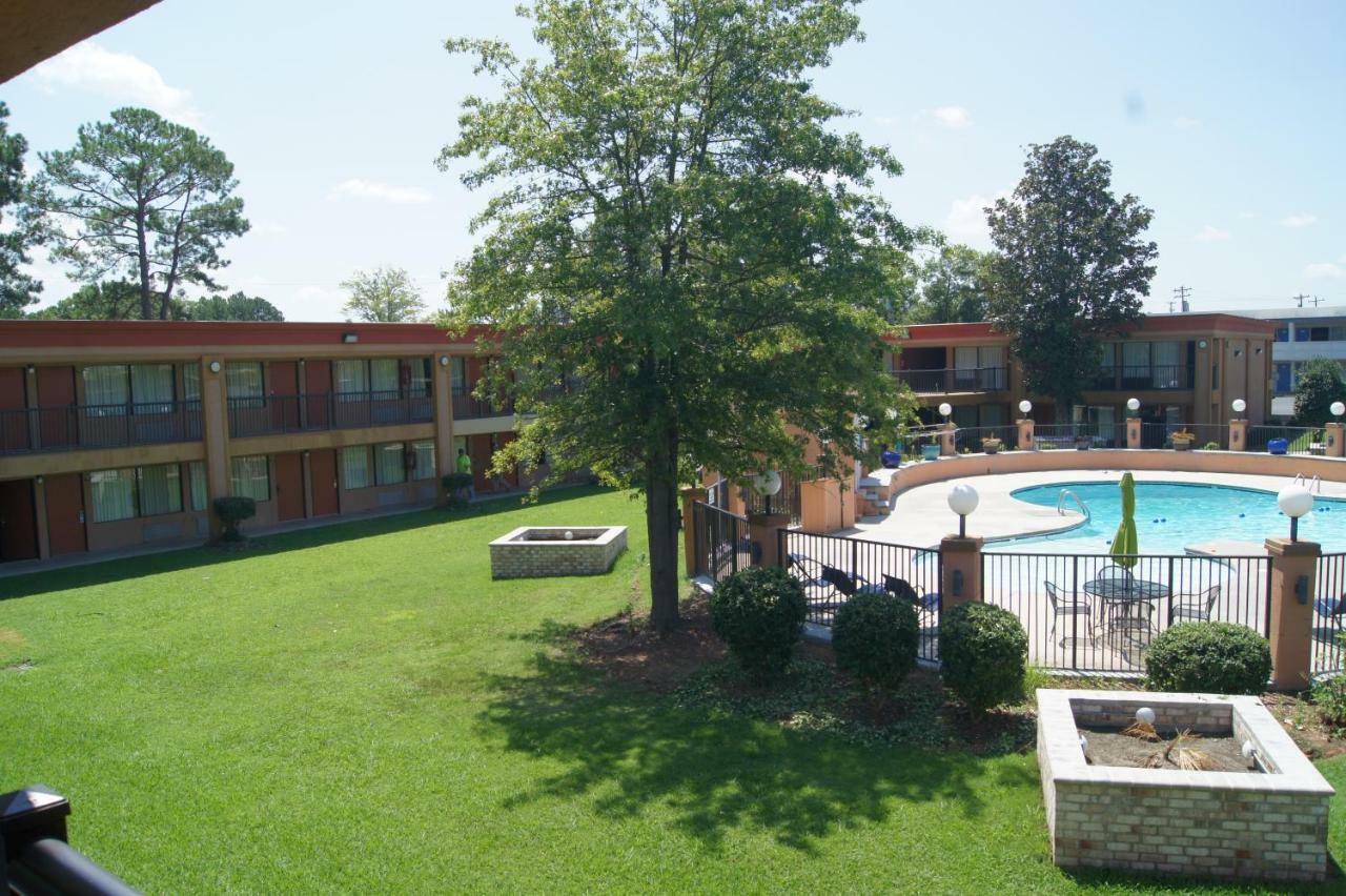 Days Inn By Wyndham Durham/Near Duke University Exteriör bild