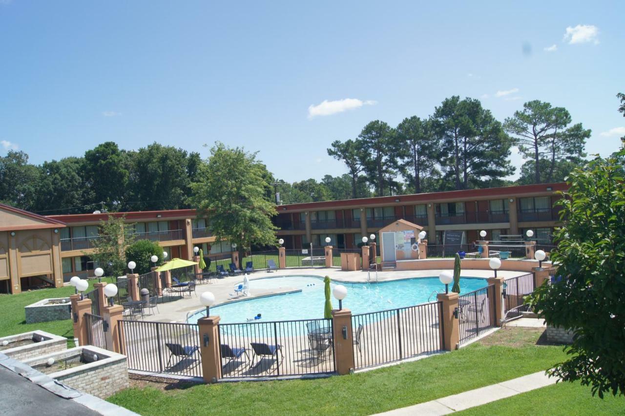 Days Inn By Wyndham Durham/Near Duke University Exteriör bild